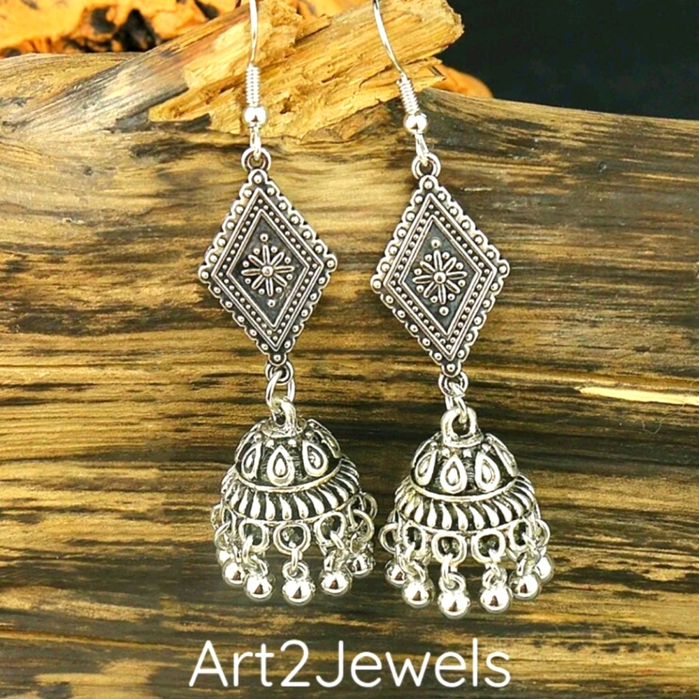 Earring - Picture 1 of 1